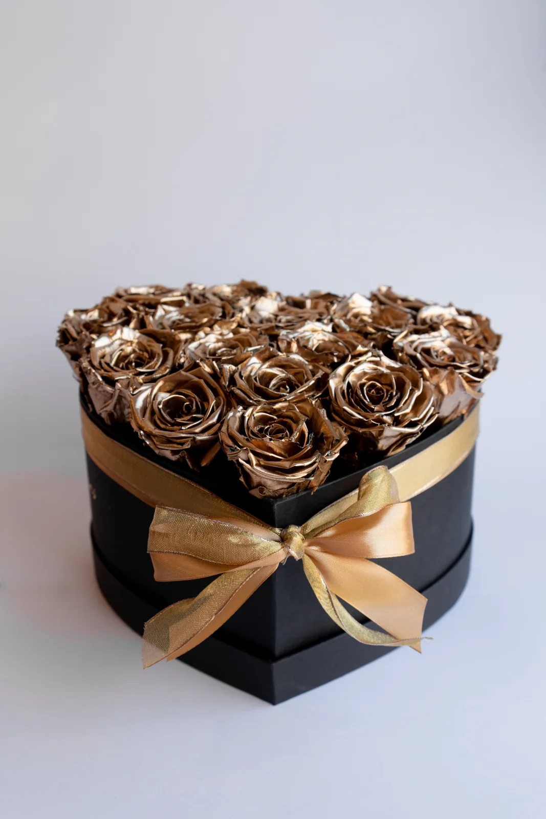 Le Cœur — heart-shape signature edition, gold preserved roses